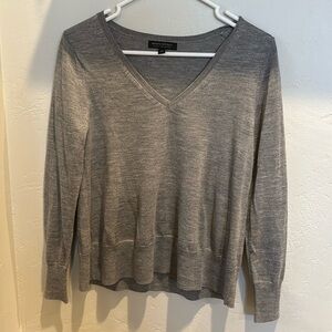 Banana republic women’s sweater. Small. Gray